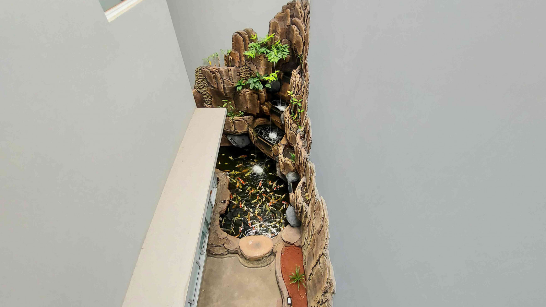 BRAND NEW HOUSE DI TAMAN MERUYA  ILIR, JAKARTA BARAT, HANYA 2 KM KE AKSES TOL