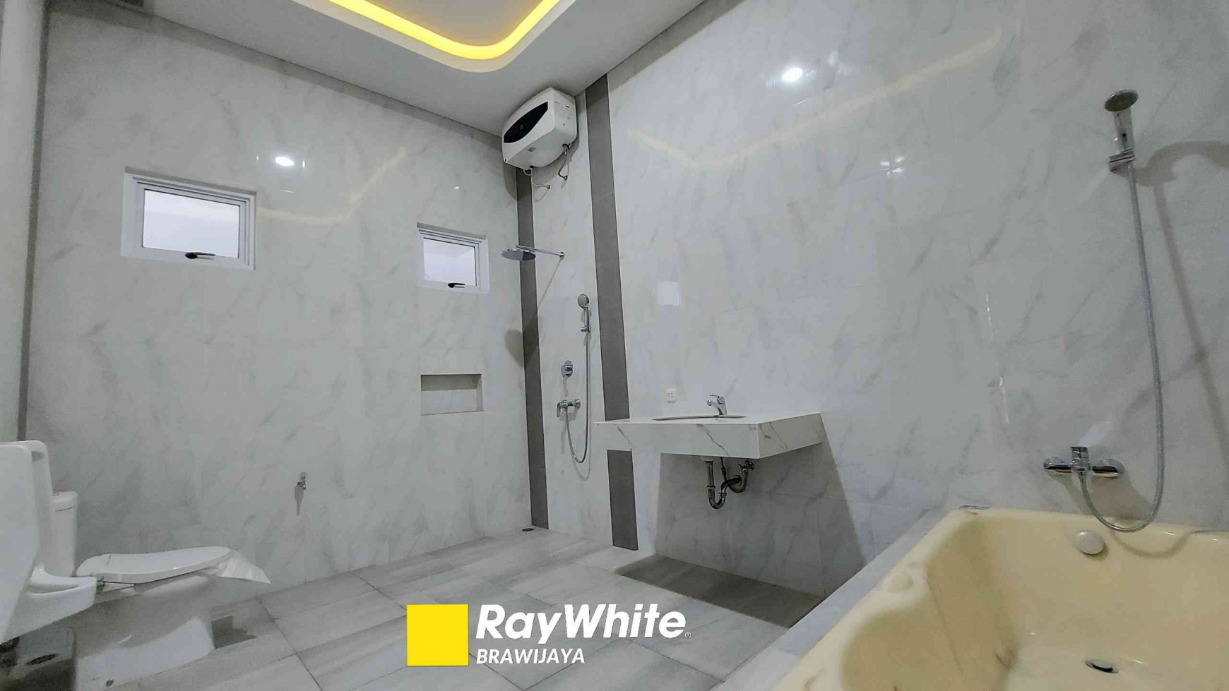 BRAND NEW HOUSE DI TAMAN MERUYA  ILIR, JAKARTA BARAT, HANYA 2 KM KE AKSES TOL