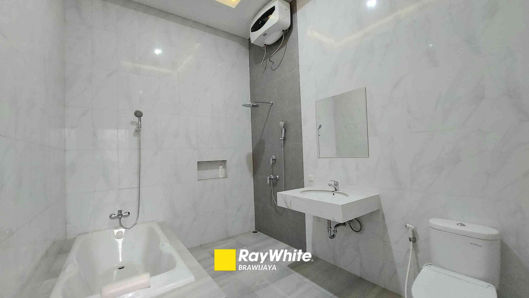 BRAND NEW HOUSE DI TAMAN MERUYA  ILIR, JAKARTA BARAT, HANYA 2 KM KE AKSES TOL