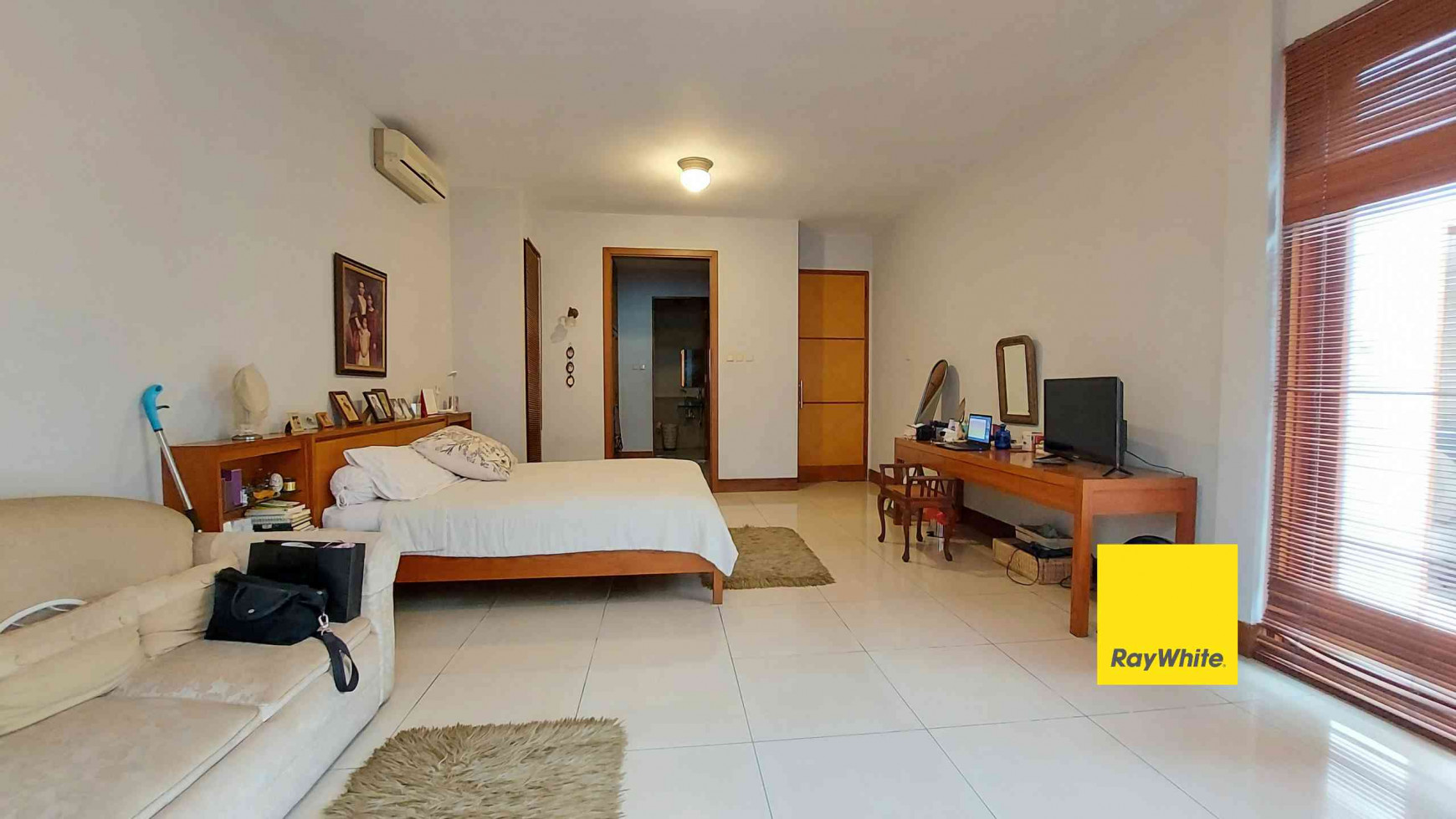 DIJUAL RUMAH DI CIPETE UTARA, KEBAYORAN BARU, DALAM KOMPLEKS, SIAP HUNI, PRIVATE POOL