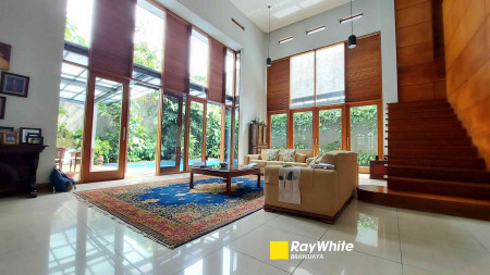 DIJUAL RUMAH DI CIPETE UTARA, KEBAYORAN BARU, DALAM KOMPLEKS, PRIVATE POOL, HADAP TIMUR, SHM