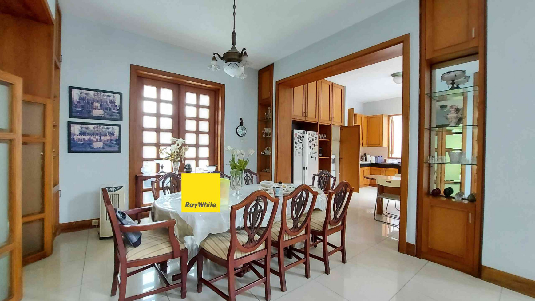 DIJUAL RUMAH DI CIPETE UTARA, KEBAYORAN BARU, DALAM KOMPLEKS, PRIVATE POOL, HADAP TIMUR, SHM