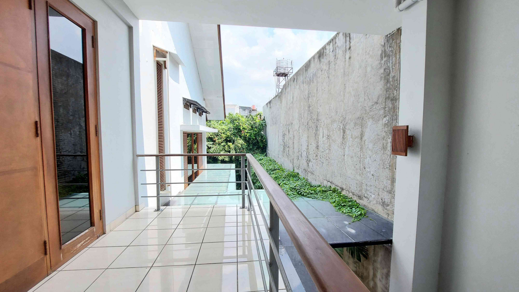DIJUAL RUMAH DI CIPETE UTARA, KEBAYORAN BARU, DALAM KOMPLEKS, PRIVATE POOL, HADAP TIMUR, SHM