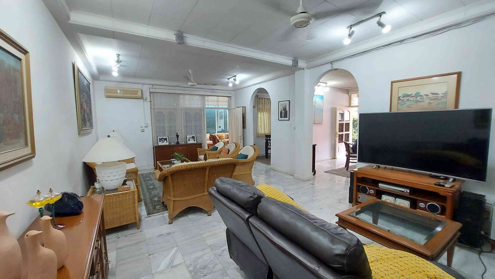 RUMAH DI KOMPLEKS MEGA CINERE, HITUNG TANAH SAJA< BENTUK TANAH MELEBAR