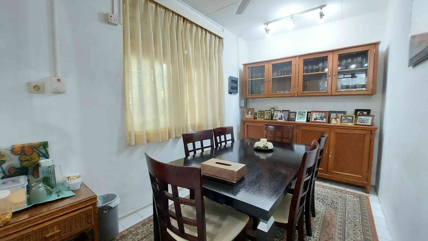 RUMAH DI KOMPLEKS MEGA CINERE, HITUNG TANAH SAJA< BENTUK TANAH MELEBAR