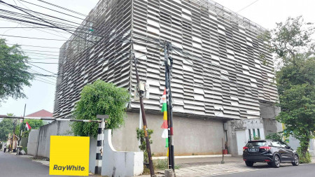 DIJUAL MINI BUILDING DI CIPETE, JAKARTA SELATAN, SIAP HUNI, BANGUNAN 5 LANTAI, LOKASI STRATEGIS
