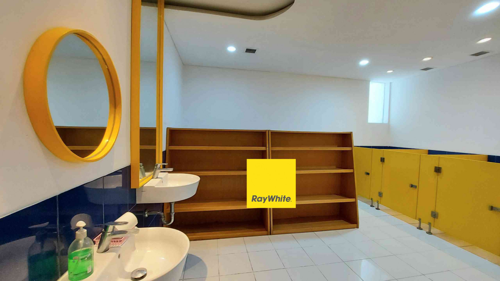 DIJUAL MINI BUILDING DI CIPETE, JAKARTA SELATAN, SIAP HUNI, BANGUNAN 5 LANTAI, LOKASI STRATEGIS