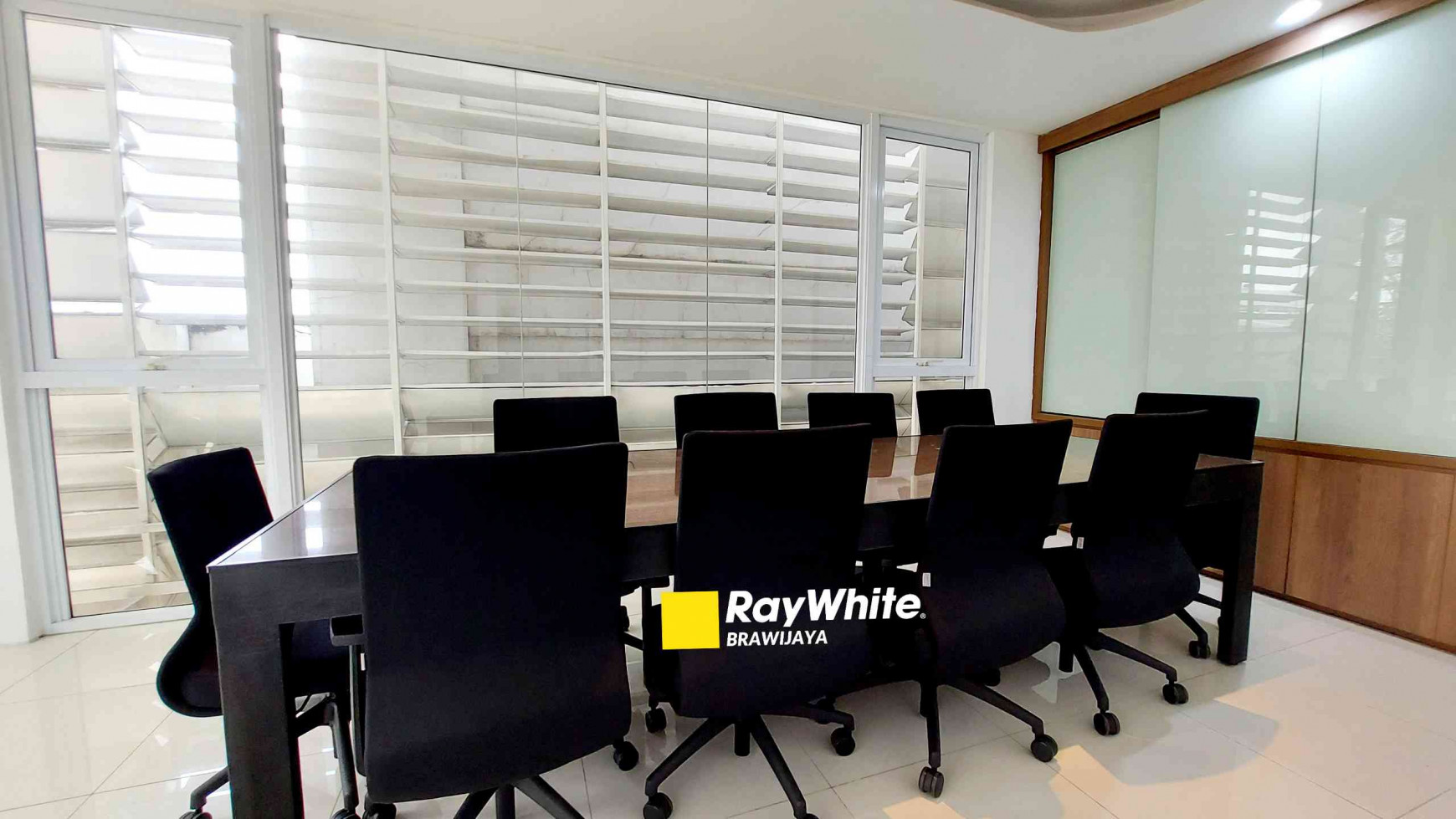 DIJUAL MINI BUILDING DI CIPETE, JAKARTA SELATAN, SIAP HUNI, BANGUNAN 5 LANTAI, LOKASI STRATEGIS