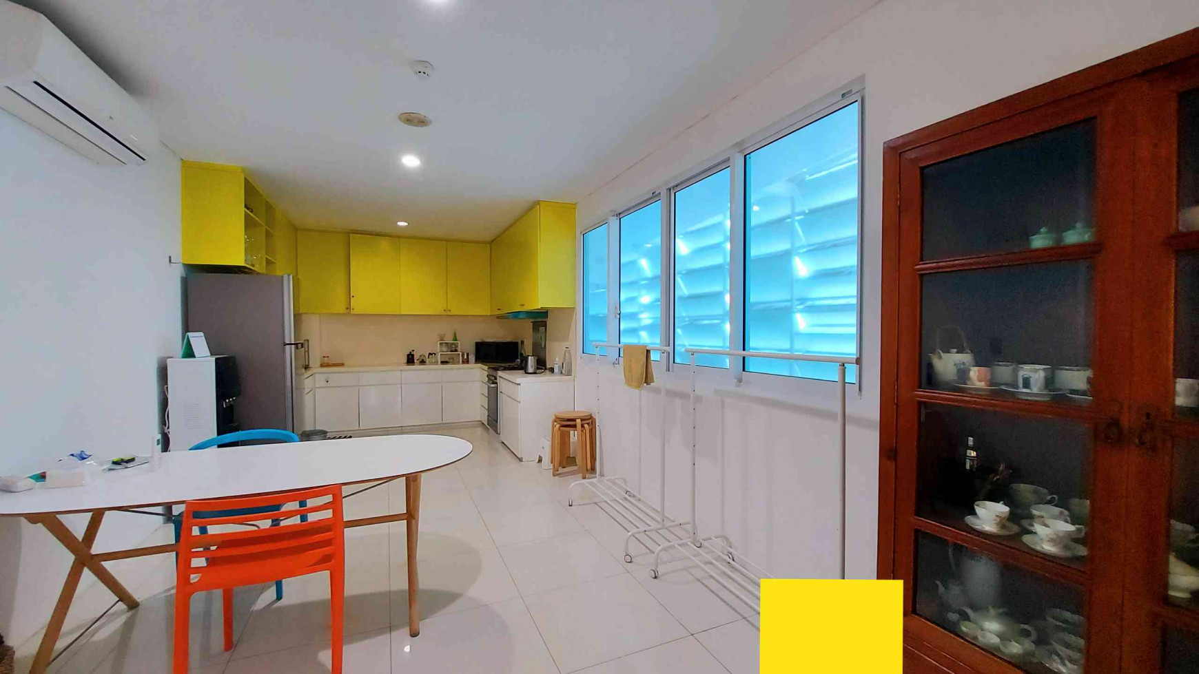 DIJUAL MINI BUILDING DI CIPETE, JAKARTA SELATAN, SIAP HUNI, BANGUNAN 5 LANTAI, LOKASI STRATEGIS