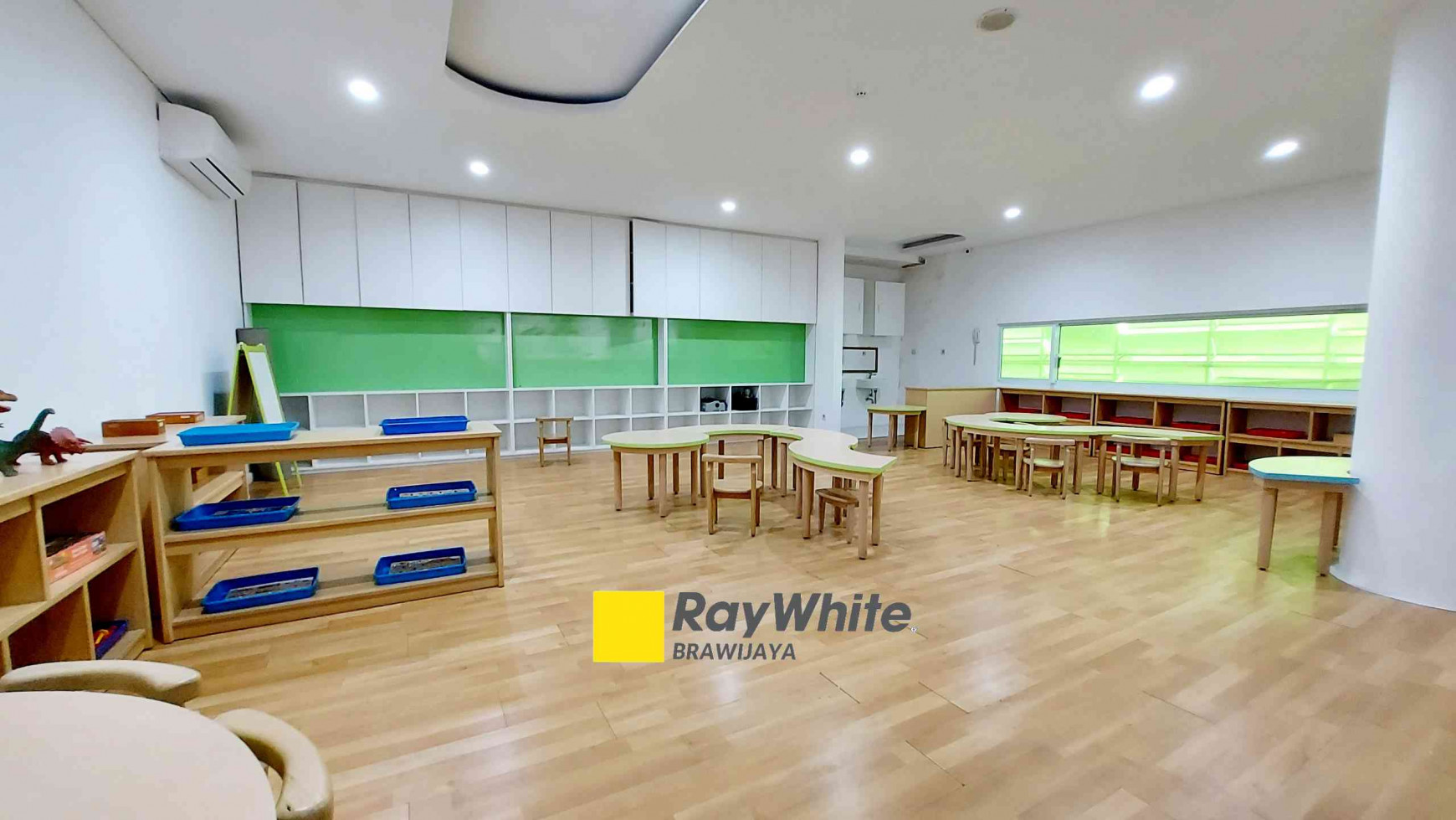 DIJUAL MINI BUILDING DI CIPETE, JAKARTA SELATAN, SIAP HUNI, BANGUNAN 5 LANTAI, LOKASI STRATEGIS