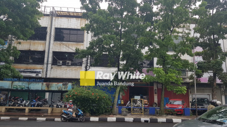 Baru Selesai Renovasi: Ruko 4 Lantai di Kompleks Ruko Segitiga Emas Kosambi