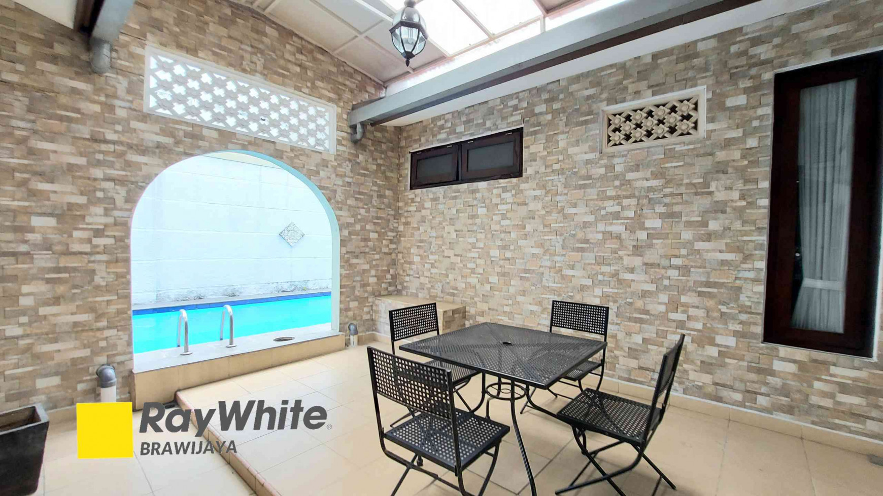 RUMAH DI JL BANGKA VIII, JAKARTA SELATAN, RUMAH 1 LANTAI, PRIVATE POOL, BEBAS BANJIR, LAYAK HUNI