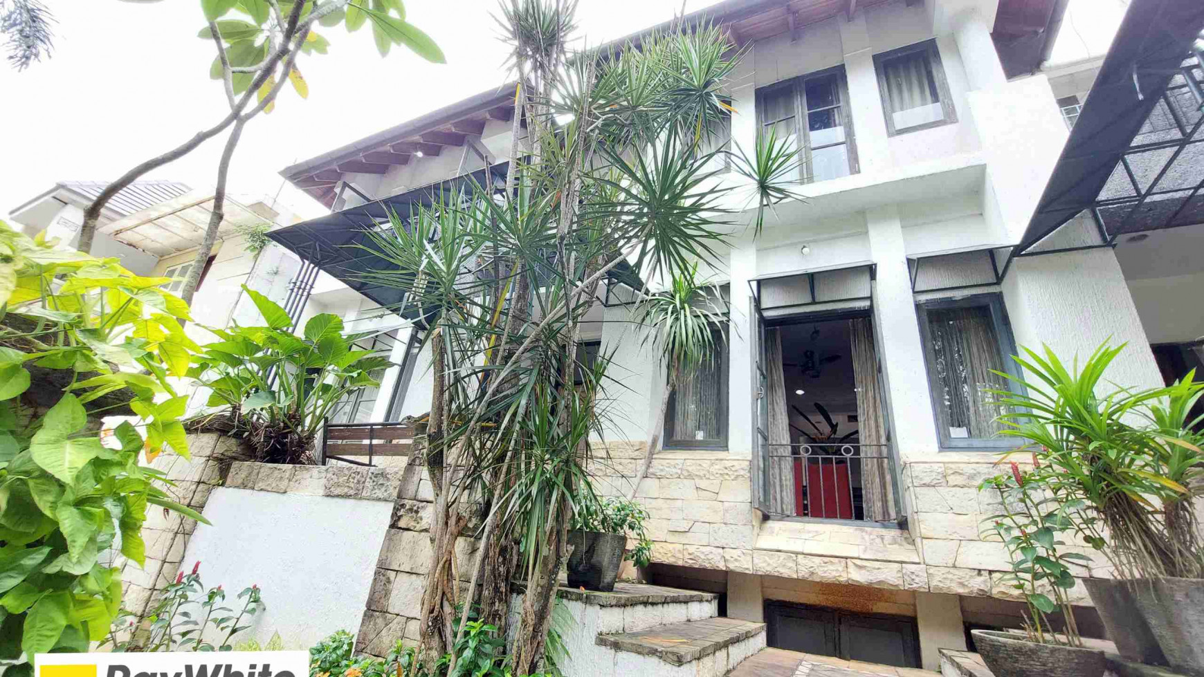 DIJUAL RUMAH DI KOMPLEKS VILA CINERE MAS, VIEW TAMAN, LAYAK HUNI, HADAP TIMUR