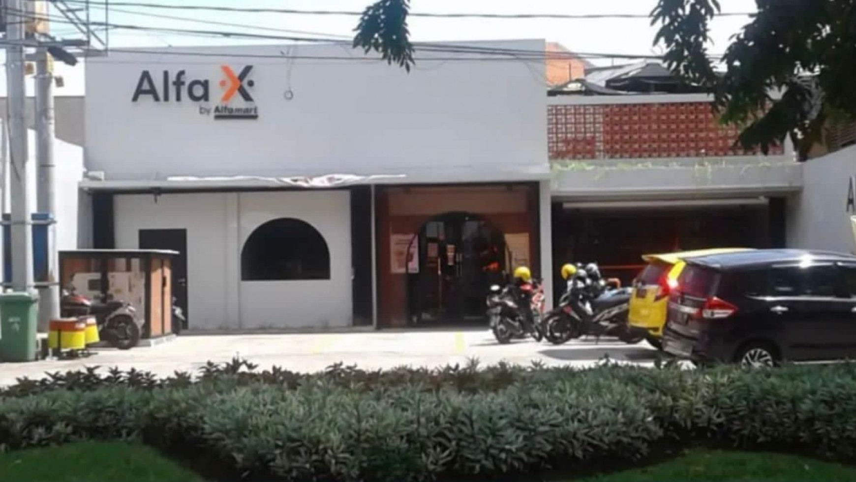 Dijual Rumah Usaha Jalan  Raya Rungkut Mejoyo - Surabaya dekat UBAYA Tenggilis - Parkiran LUAS - Komersial Area