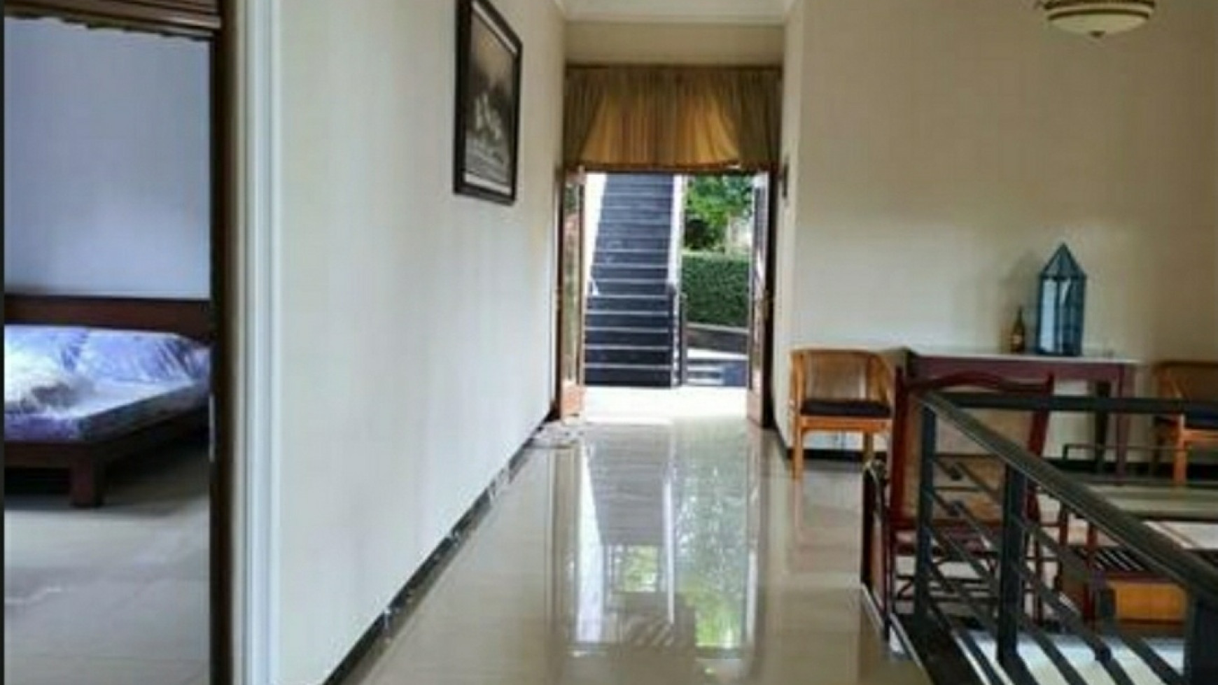 Dijual Villa Grand Trawas - Mewah 2 lantai - Luas 1375 m2 + Jacuzzi - Taman Asri LUAS - SHM