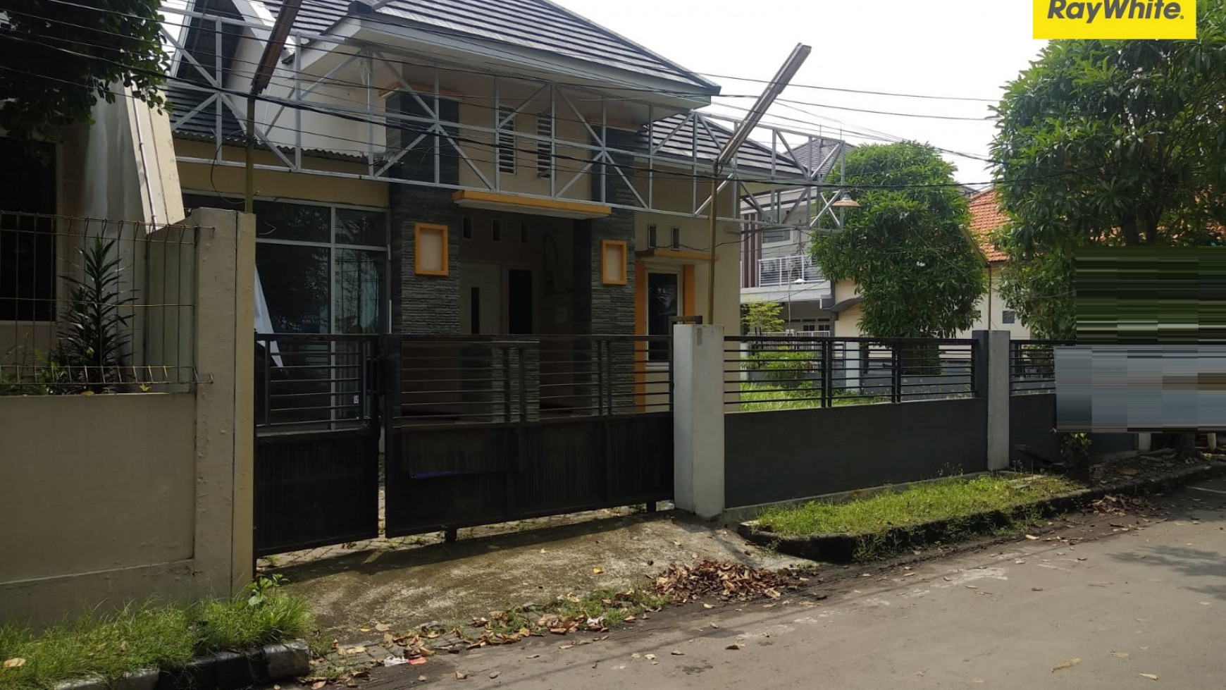 Rumah di Taman Pondok Jati, Sidoarjo