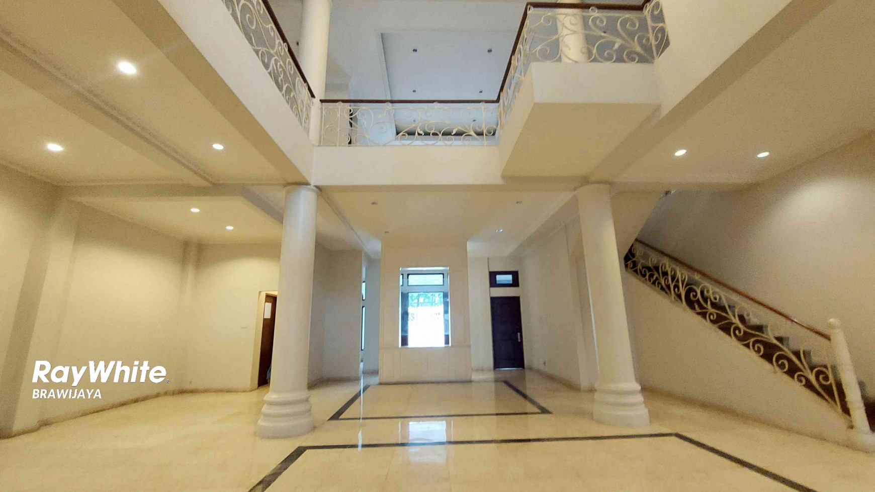 DIJUAL RUMAH MEWAH DI DARMAWANGSA X, KEBAYORAN BARU, SIAP HUNI, PRIVATE POOL, 7 BEDROOMS