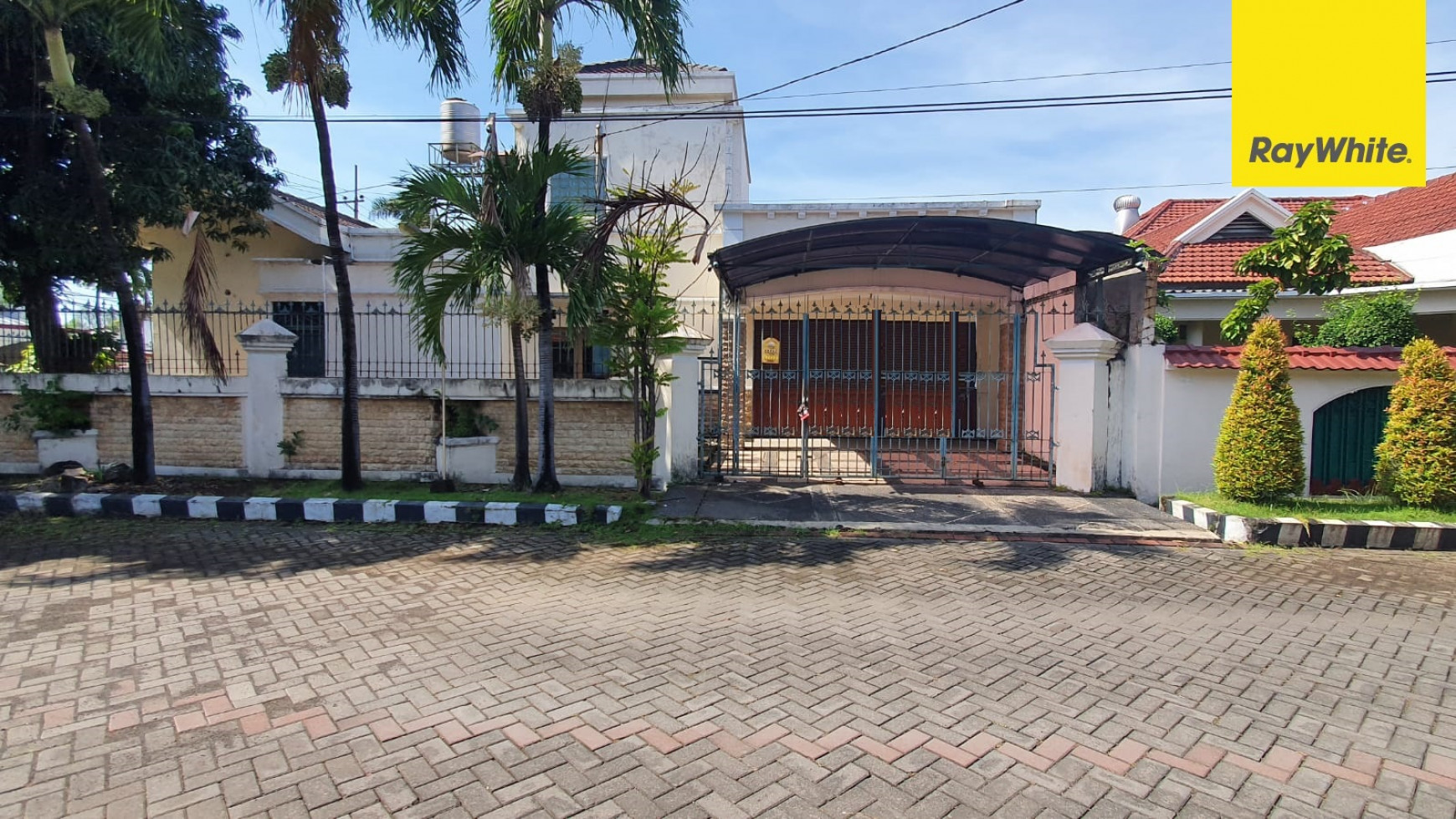 Rumah 2 lantai di Prapen Indah, Surabaya