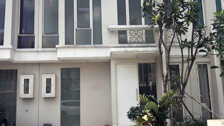 Rumah Baru Gress di Grand Pakuwon Clus Adelaide Surabaya, Minimalis, Lingkungan Elite, Siap Huni, Cocok untuk Pasutri Muda