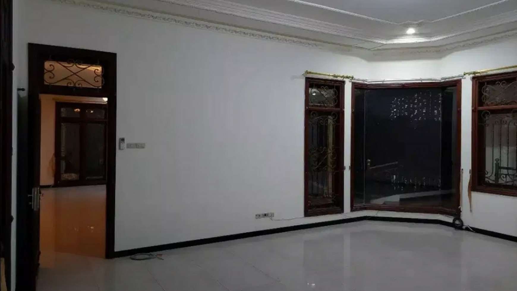 Disewakan Rumah Bukit Darmo Golf Surabaya Barat - PRIVATE Swimming Pool - GOLF view - dekat Graha Famili , Pakuwon Mall