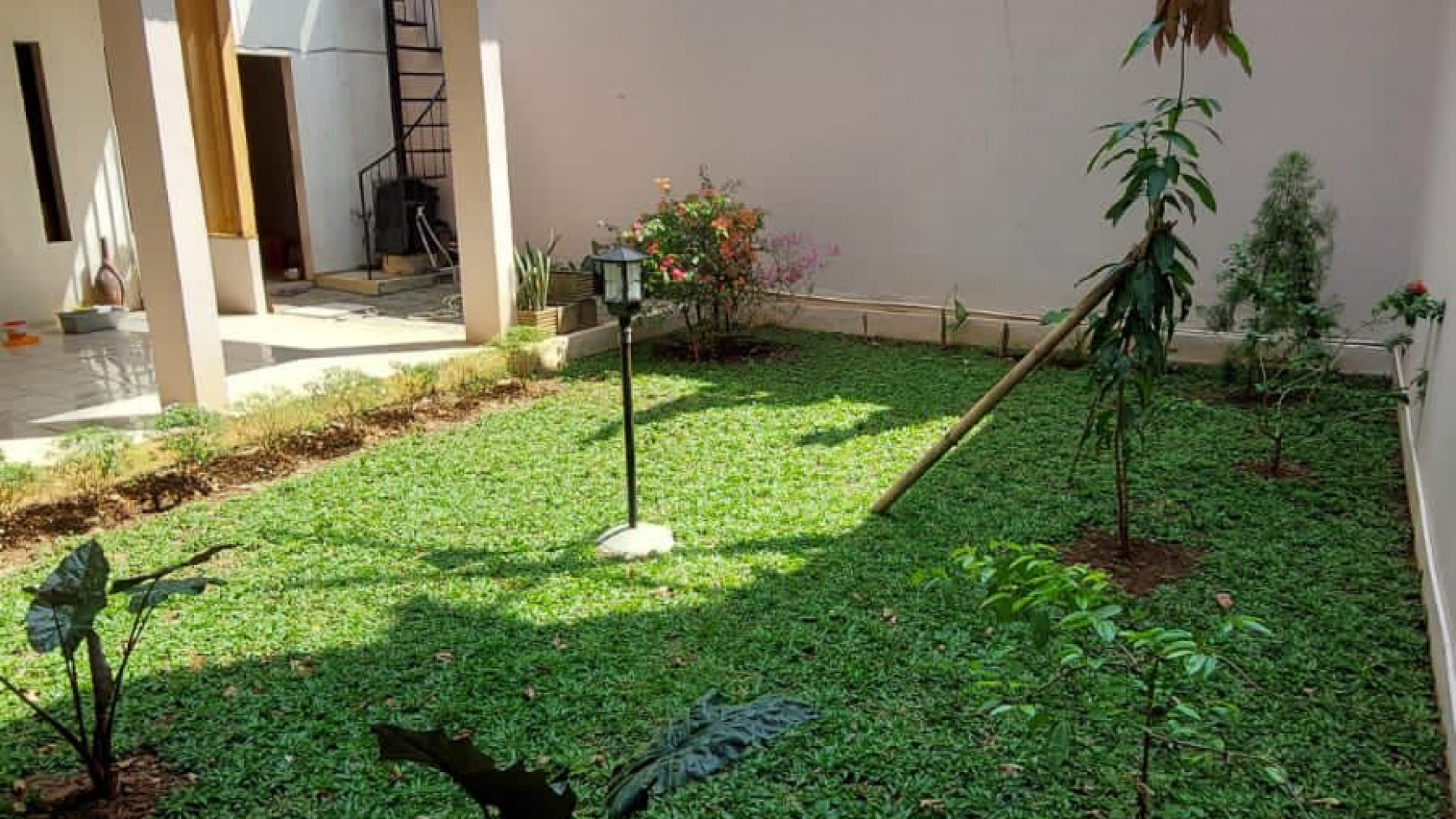 Rumah MEWAH Siap Huni dalam Cluster dan Hunian Asri @Sawah Baru, Ciputat