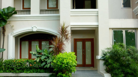 Waterplace Apartemen Townhouse Garden Mansion 2 Lantai 