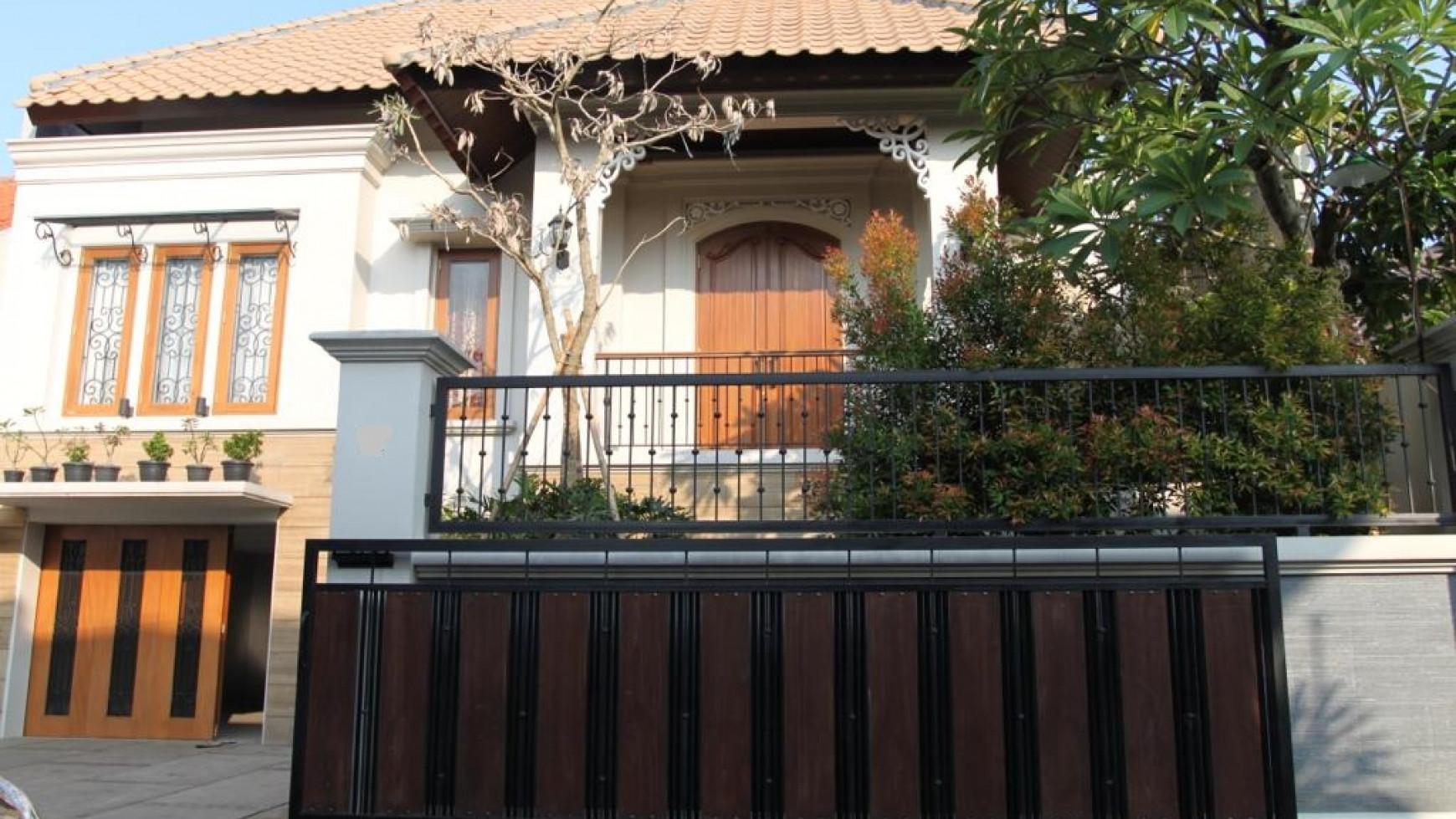 Rumah Disewakan di Cilandak, Jakarta Selatan, Hanya 1 km ke Stasiun MRT Fatmawati, 4 BR, Private Pool, Furnished