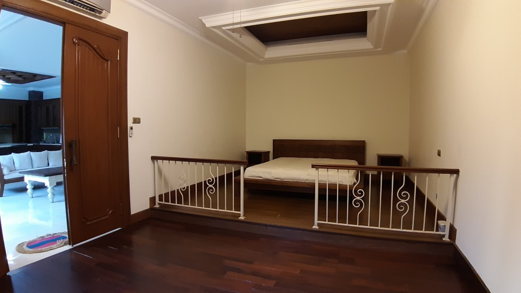 Rumah Disewakan di Cilandak, Jakarta Selatan, Hanya 1 km ke Stasiun MRT Fatmawati, 4 BR, Private Pool, Furnished