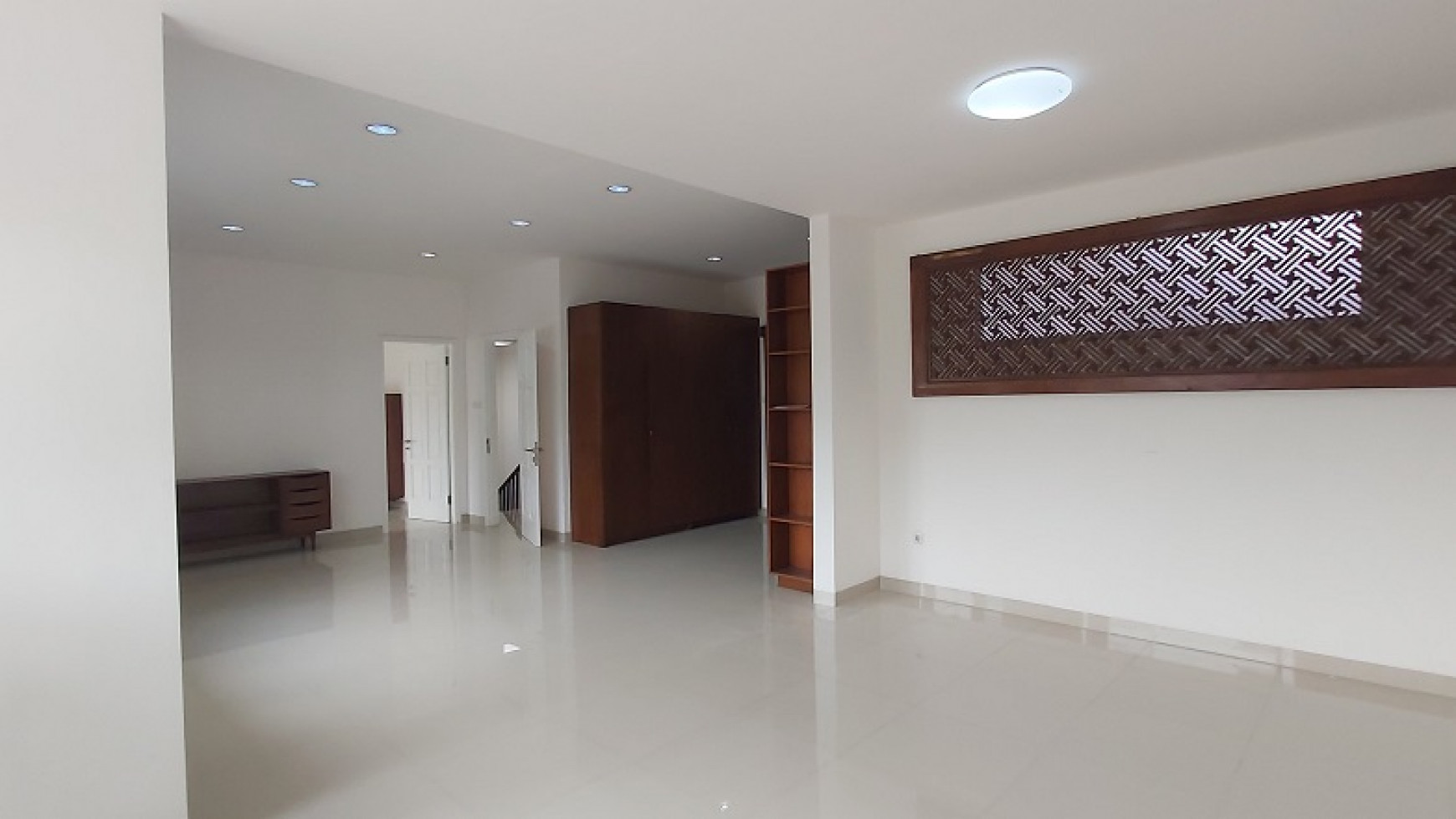 Rumah Di Cilandak, Jakarta Selatan, Siap Huni, Cozy dan comfortable, Private Pool, Semi Furnished