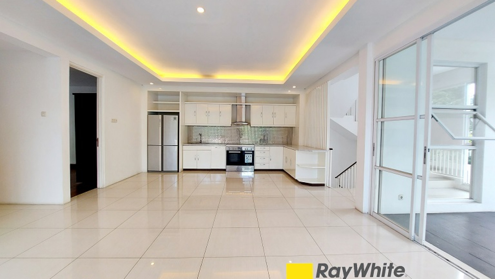 Townhouse di Cilandak, Jakarta Selatan, Hanya 500 meter ke Citos, Siap Huni, Private Pool, 4 BR