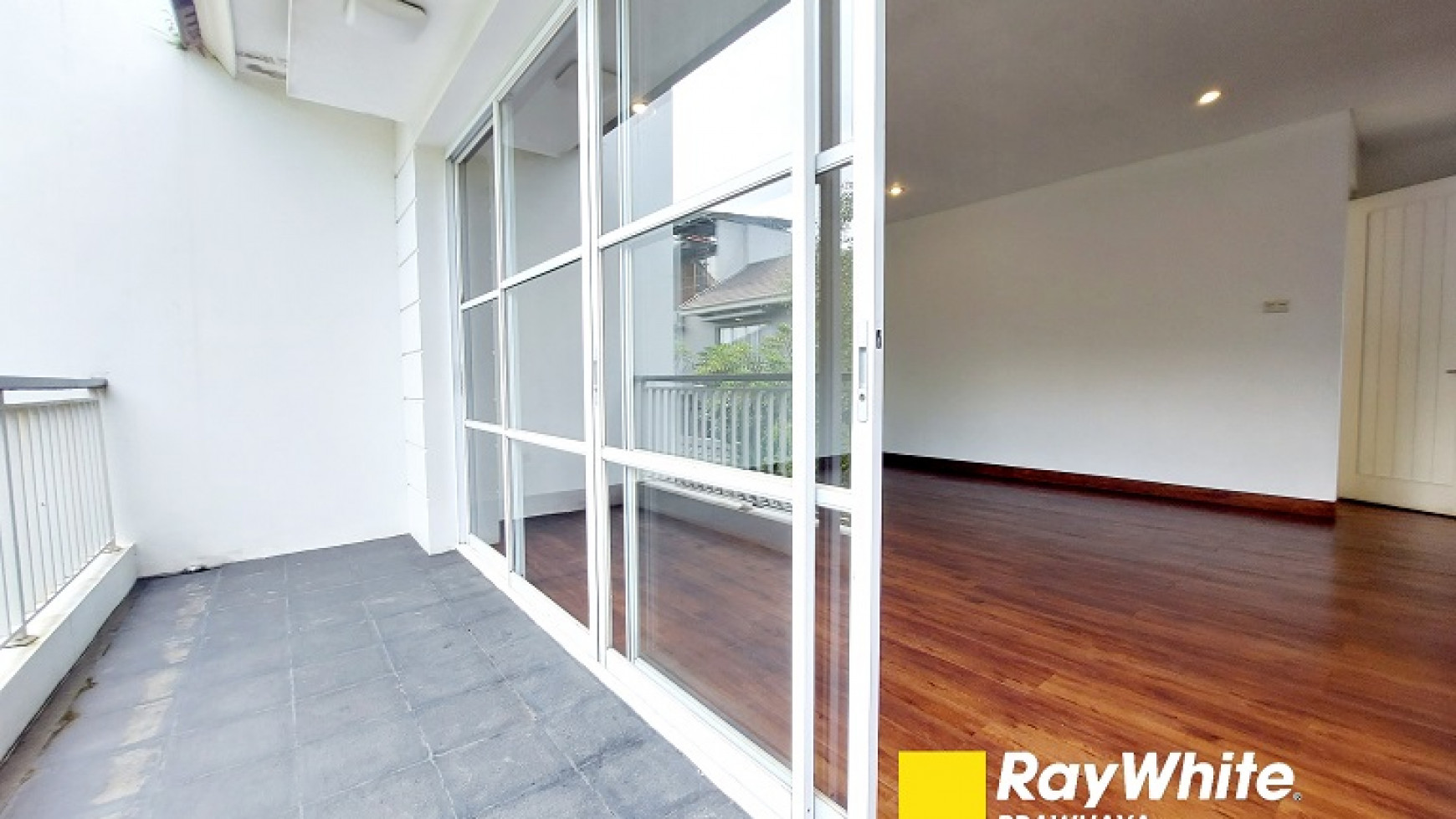 Townhouse di Cilandak, Jakarta Selatan, Hanya 500 meter ke Citos, Siap Huni, Private Pool, 4 BR