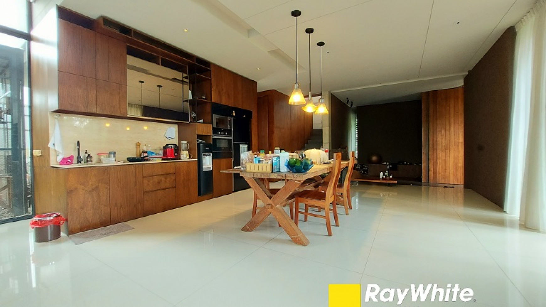 RUMAH MINIMALIS MODERN DI CILANDAK, JAKARTA SELATAN, DALAM KOMPLEKS, SIAP HUNI