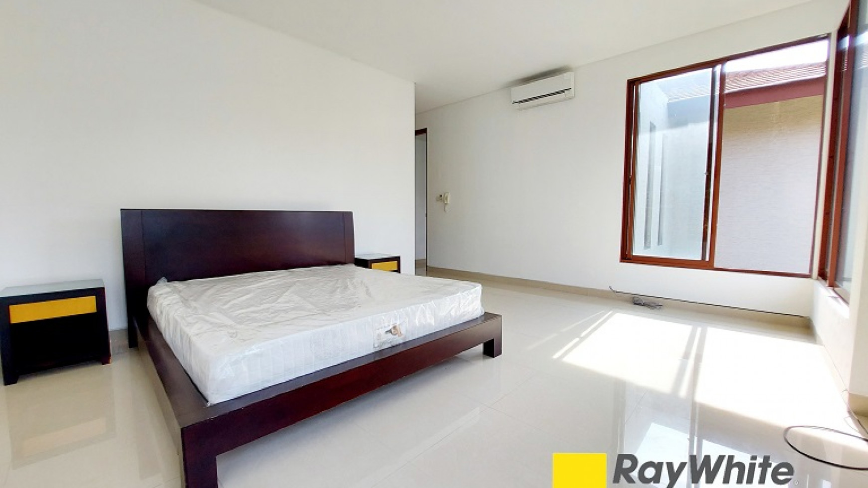 Rumah di Cilandak, Jakarta Selatan, Dalam Kompleks Perumahan, Siap Huni, Semi Furnished, 4 BR