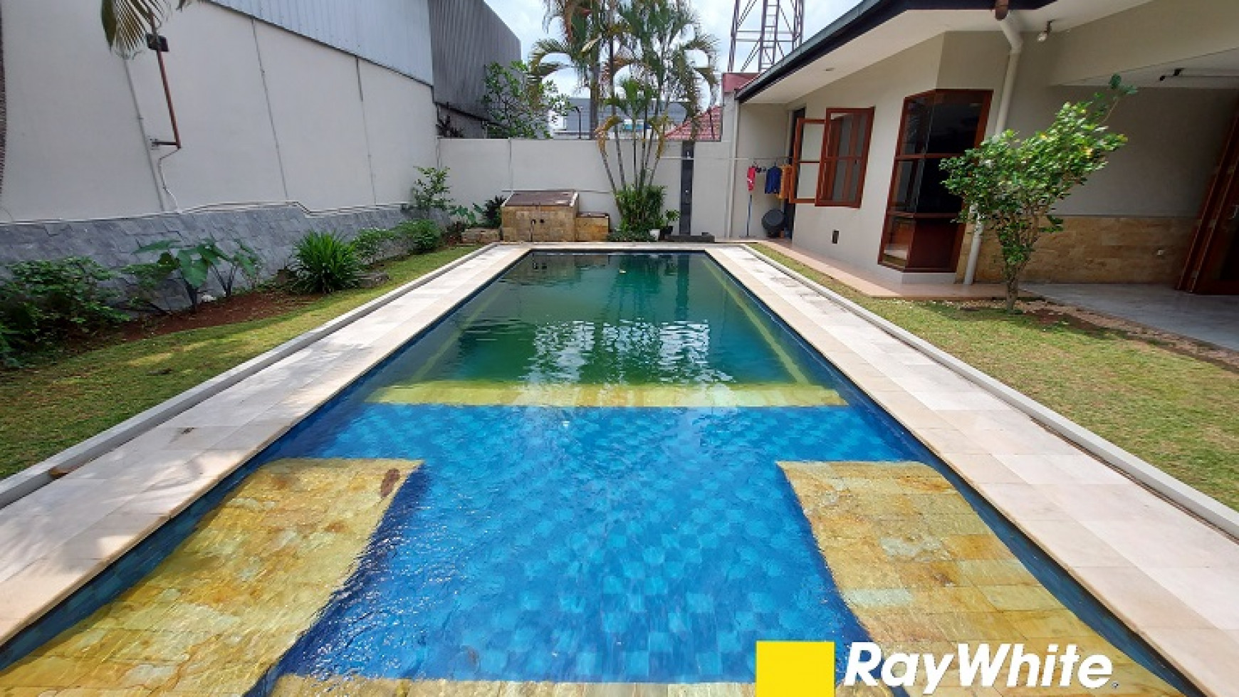 Rumah di Cipete, Dalam Kompleks, Rumah 1 lantai, Siap Huni, lingkungan tenang, private pool, 5 BR