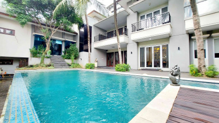 RUMAH MEWAH DI JALAN BANGKA, JAKARTA SELATAN, AKSES JALAN 2 MOBIL, PRIVATE POOL