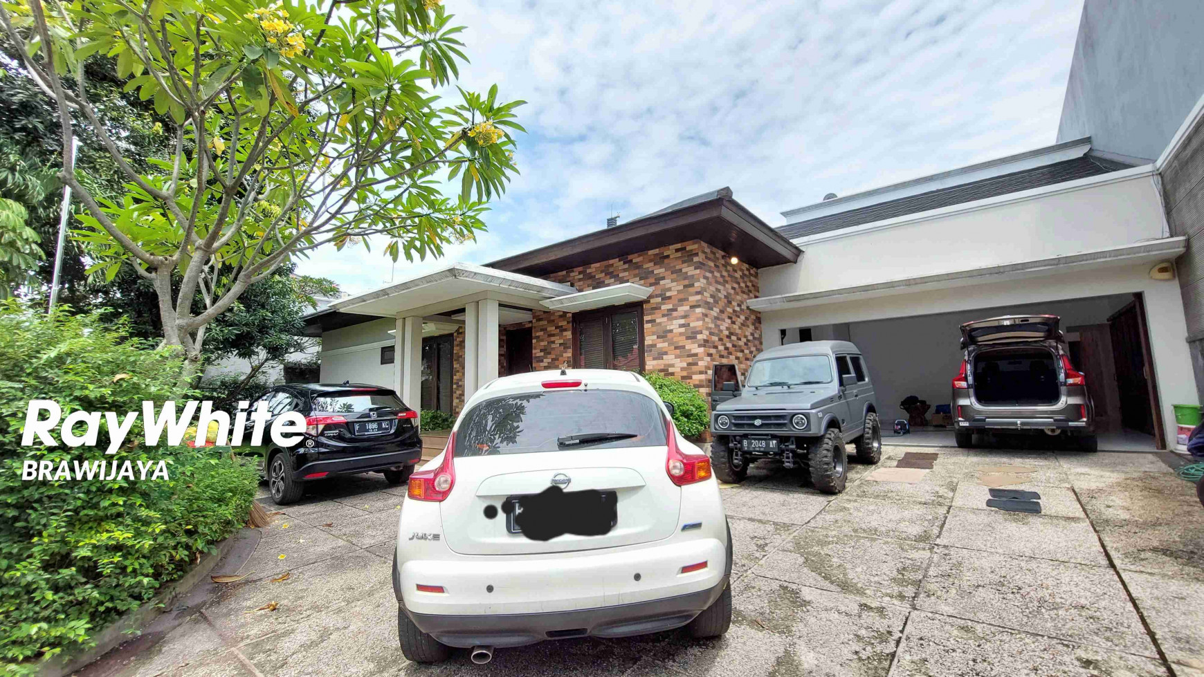 Rumah di jalan MPR, Cilandak, Jaksel, Bisa sewa buat kantor, private pool