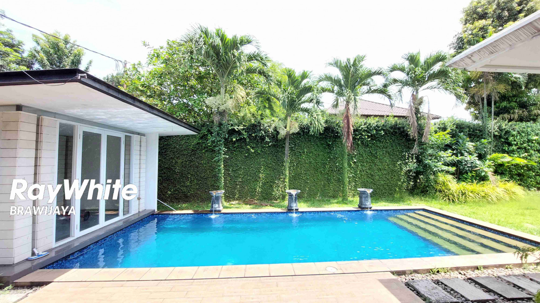 Rumah di jalan MPR, Cilandak, Jaksel, Bisa sewa buat kantor, private pool