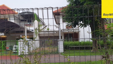 Rumah 2 Lantai di Graha Family, Surabaya Barat