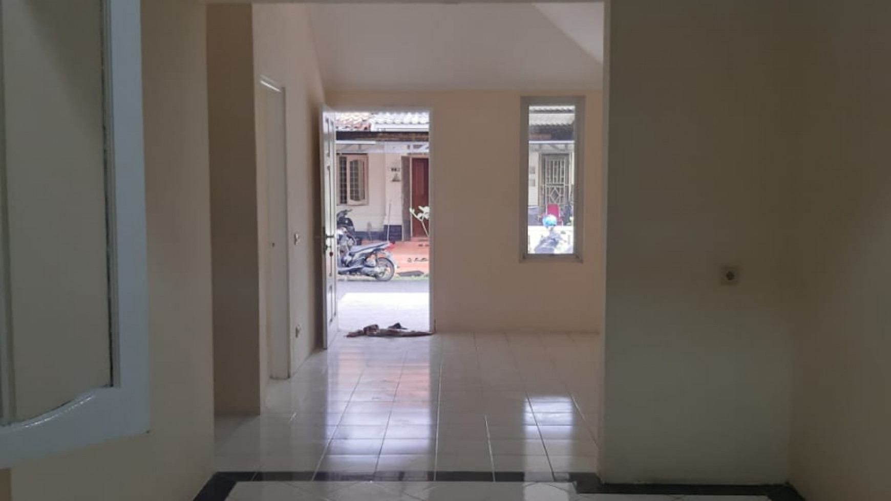 Dijual rumah murah di Taman Ubud Indah 7 Lippo Karawaci Tangerang