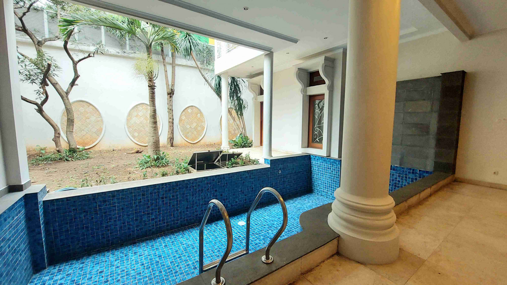 DIJUAL RUMAH MEWAH DI DARMAWANGSA X, KEBAYORAN BARU, SIAP HUNI, PRIVATE POOL, 7 BEDROOMS