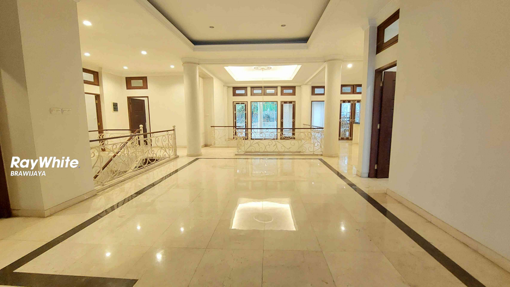 DIJUAL RUMAH MEWAH DI DARMAWANGSA X, KEBAYORAN BARU, SIAP HUNI, PRIVATE POOL, 7 BEDROOMS