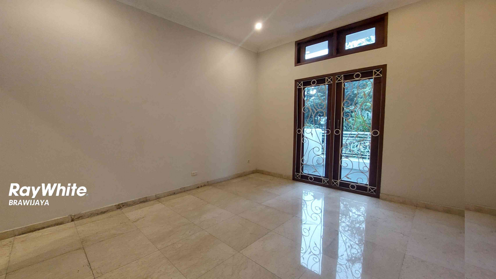 DIJUAL RUMAH MEWAH DI DARMAWANGSA X, KEBAYORAN BARU, SIAP HUNI, PRIVATE POOL, 7 BEDROOMS