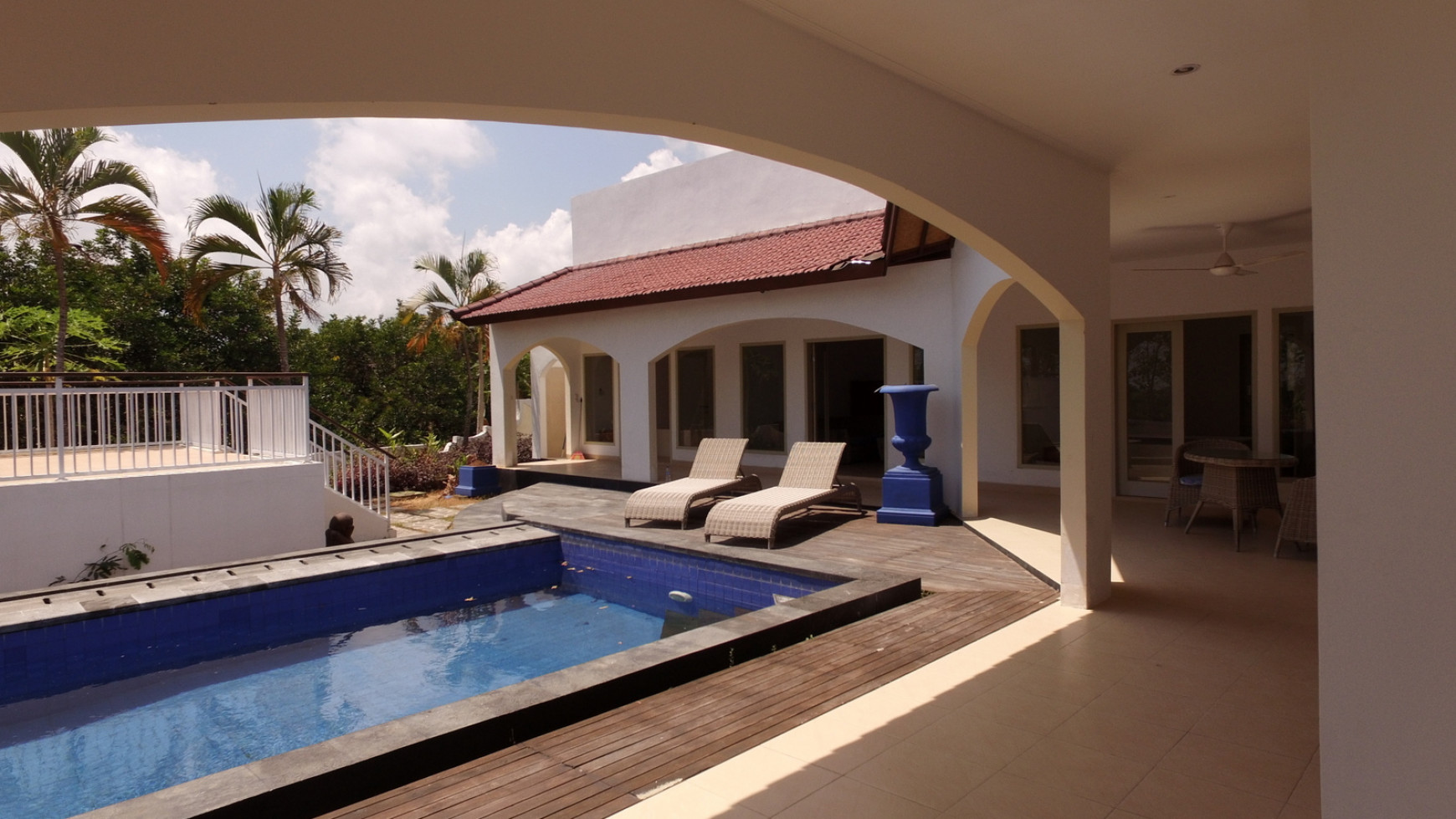 LARGE VILLA 15 MINUTES FROM LOVINA SITUATED IN QUIET AREA