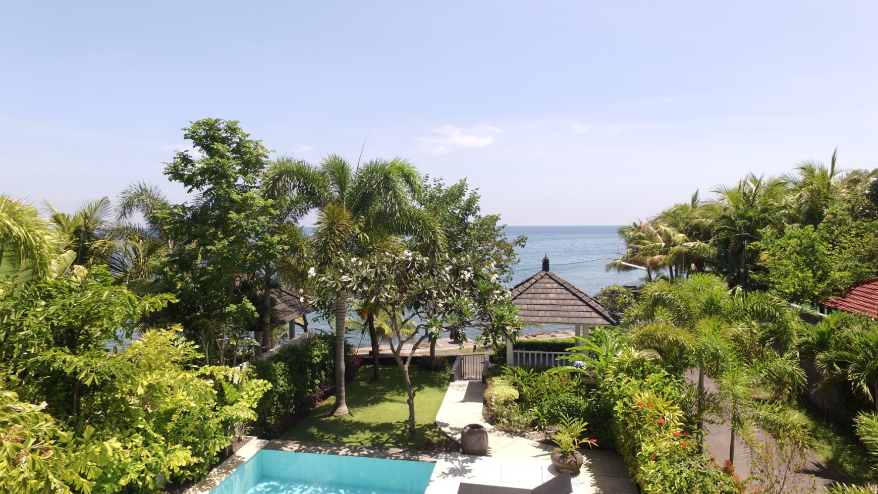 Absolute sea view for this perfect condition modern villa