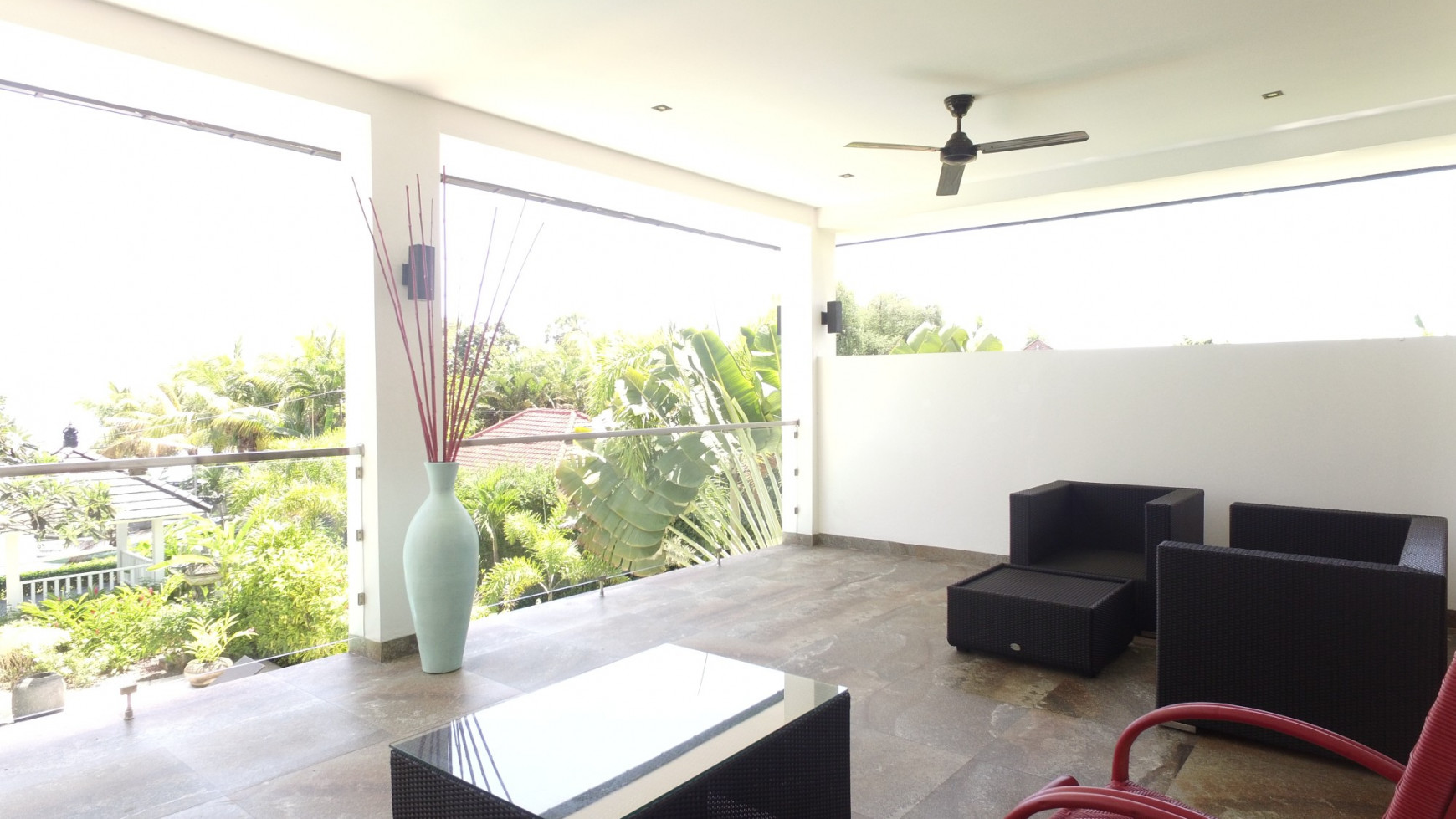 Absolute sea view for this perfect condition modern villa