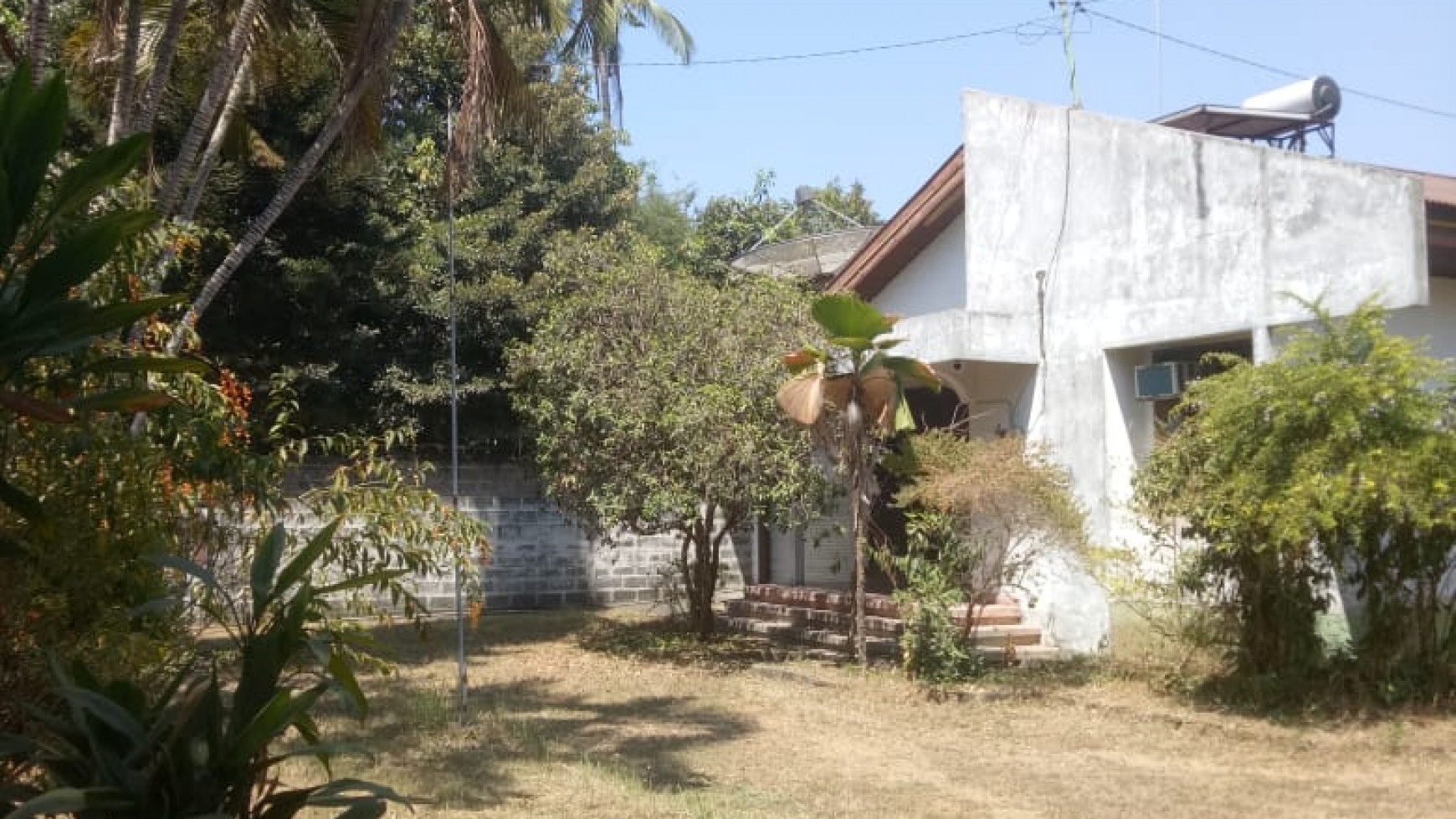 Huge potential for this warehouse/land for sale direct access on the Singaraja main road