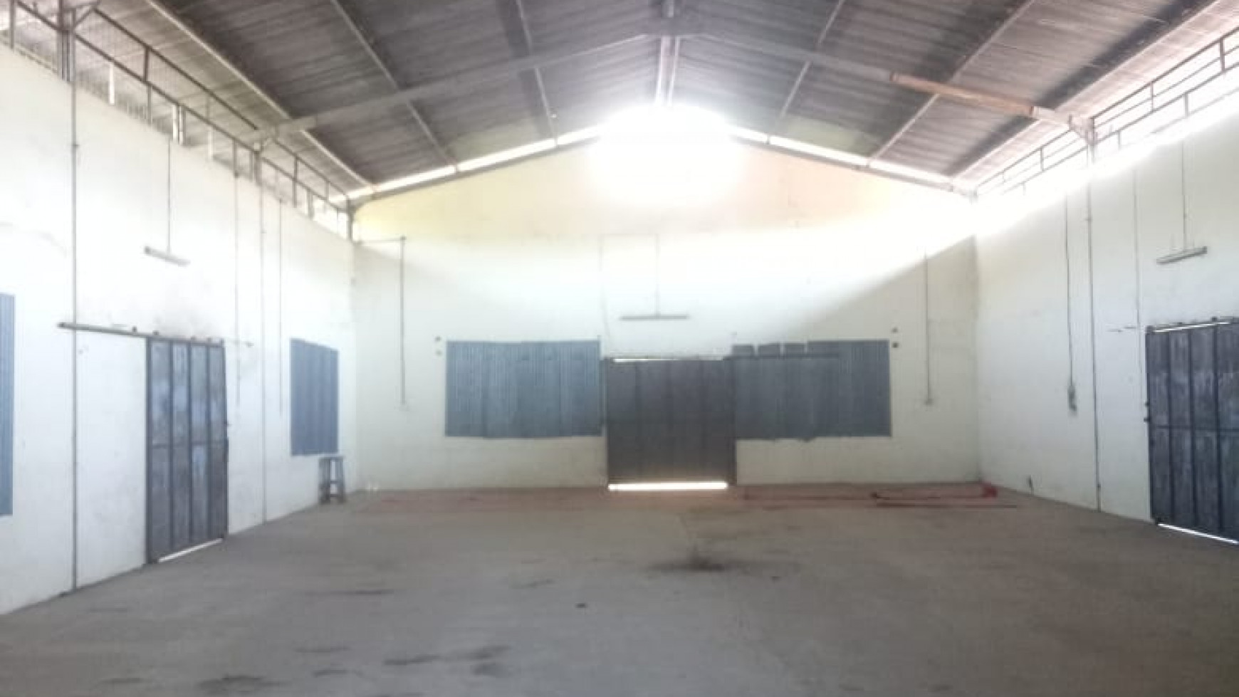 Huge potential for this warehouse/land for sale direct access on the Singaraja main road