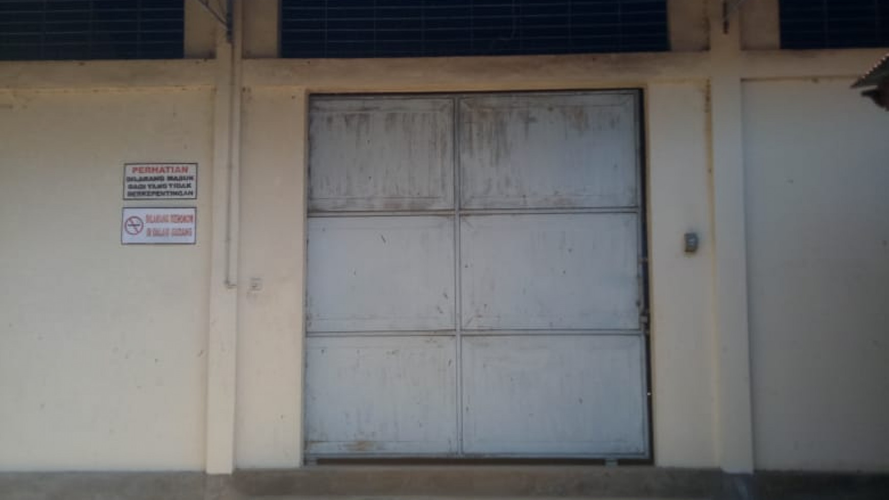 Huge potential for this warehouse/land for sale direct access on the Singaraja main road