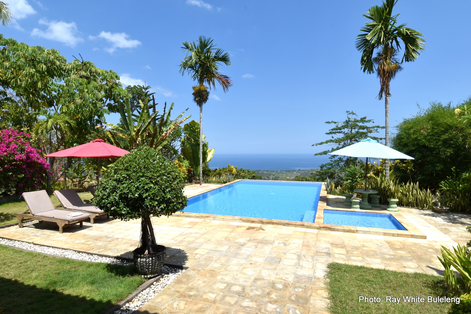 Beautiful tropical life style house overlooking Ocean