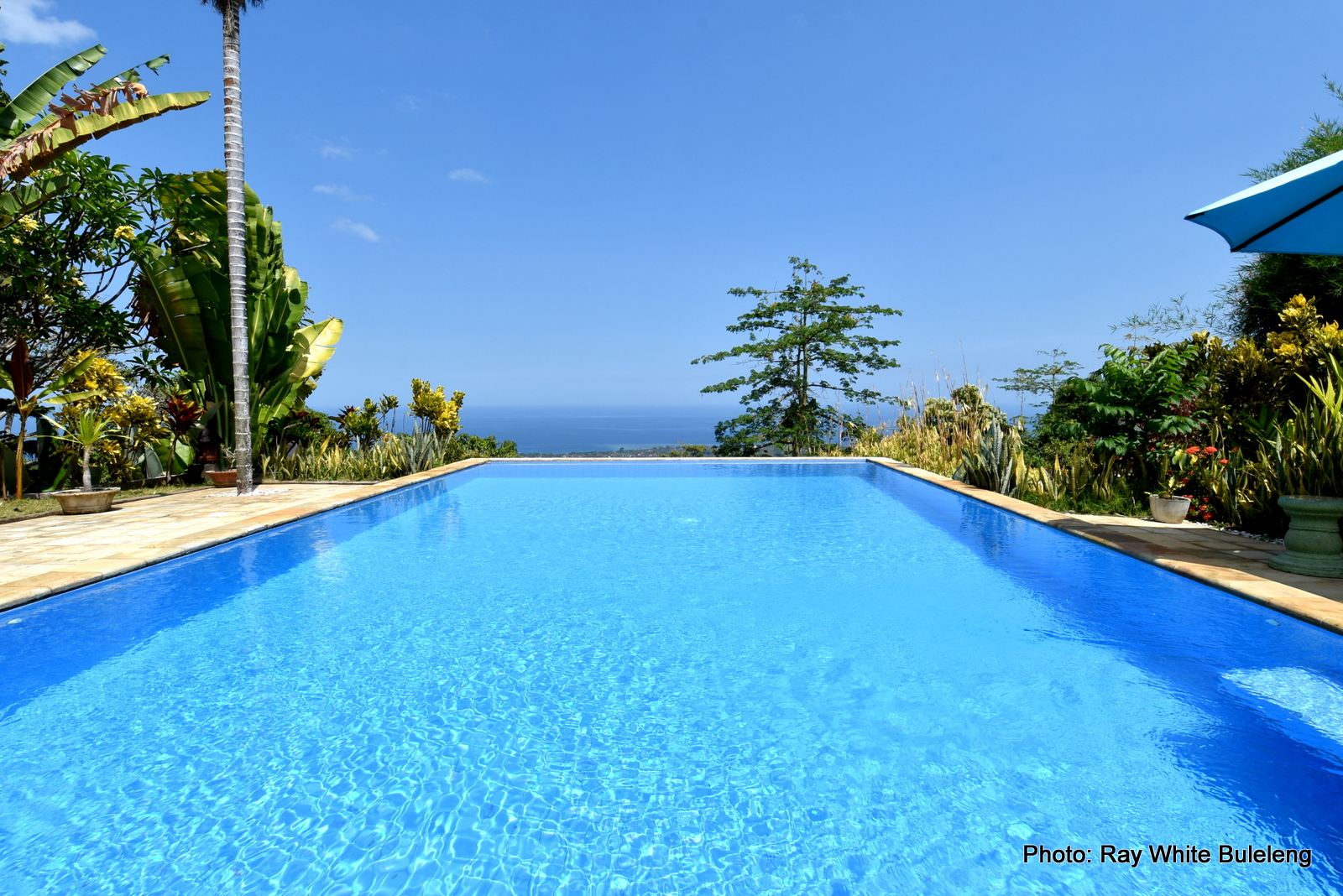 Beautiful tropical life style house overlooking Ocean